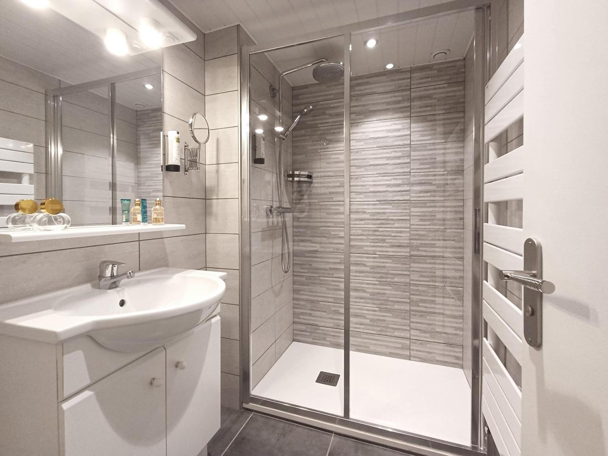 ואלואר Hotel Du Cret Rond מראה חיצוני תמונה
